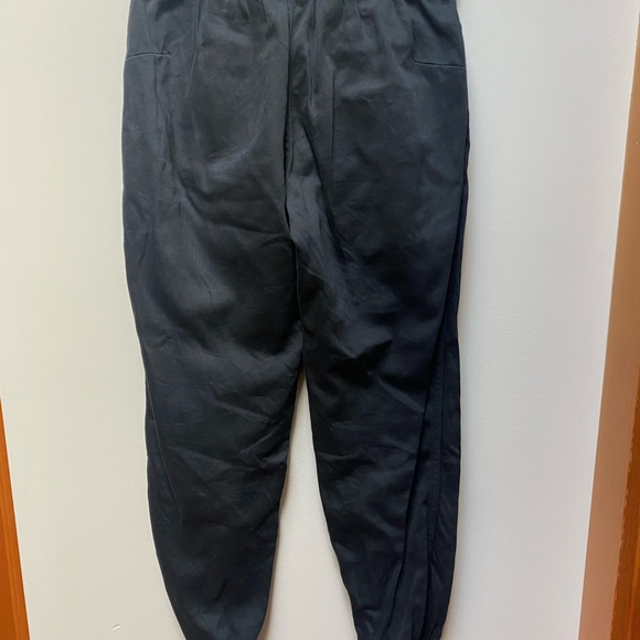 TNA Aritzia Black Zipper Pocket Jogger - Picture 6 of 6